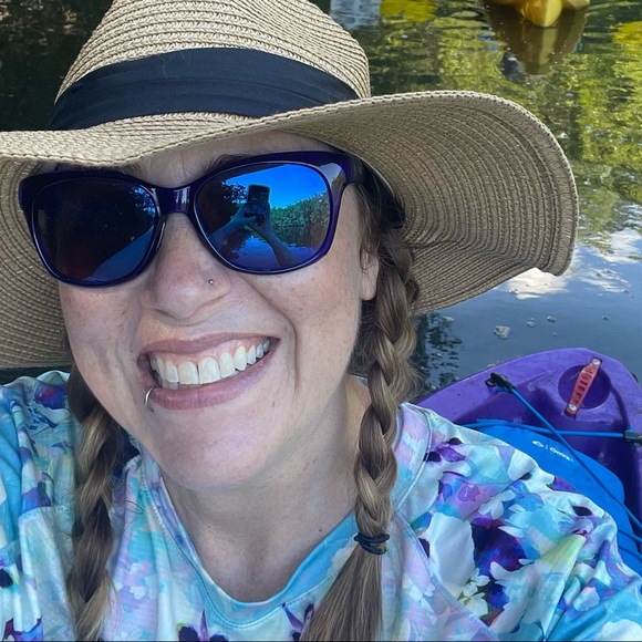 Meet your Posher, Nicole - Picture 3 of 3